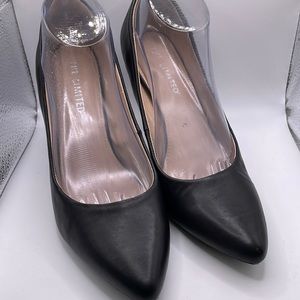 Black leather pumps excellent condition